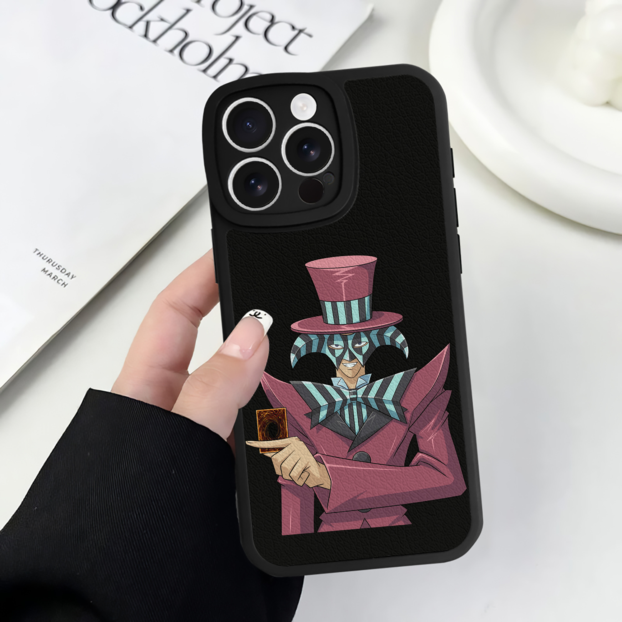 遊☆戯☆王 Yu-Gi-Oh! 【iPhone 16シリーズ対応】シリコンスマホケース（レザー調） 材質：シリコン